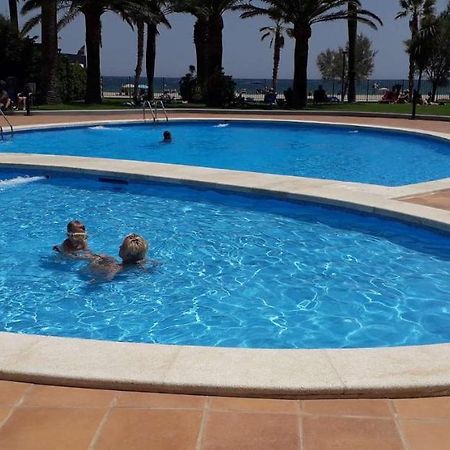 Appartement Premiere Ligne De Mer Avec Piscine Roses Eksteriør billede