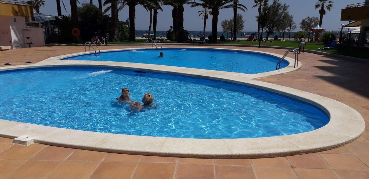 Appartement Premiere Ligne De Mer Avec Piscine Roses Eksteriør billede