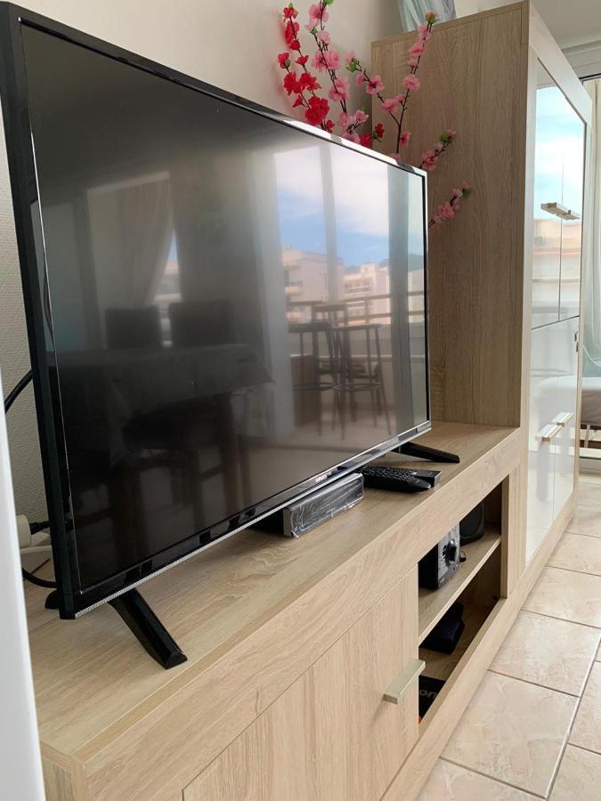 Appartement Premiere Ligne De Mer Avec Piscine Roses Eksteriør billede