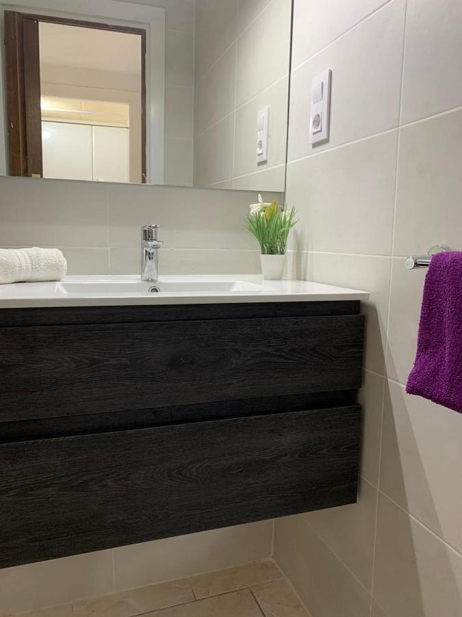 Appartement Premiere Ligne De Mer Avec Piscine Roses Eksteriør billede