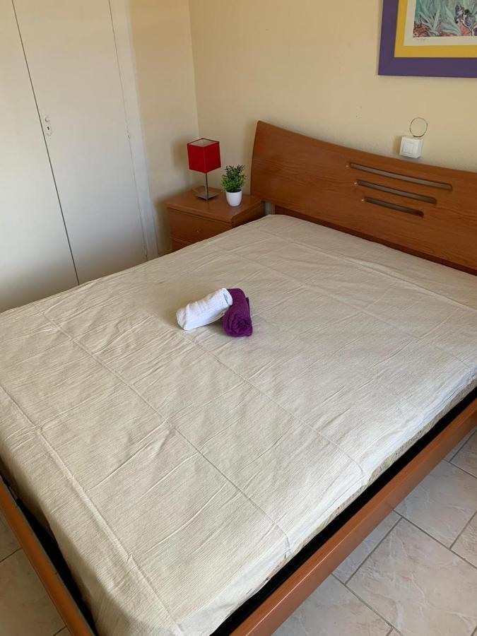 Appartement Premiere Ligne De Mer Avec Piscine Roses Eksteriør billede