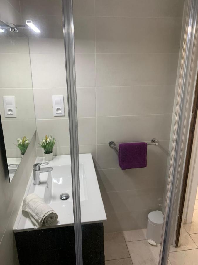 Appartement Premiere Ligne De Mer Avec Piscine Roses Eksteriør billede