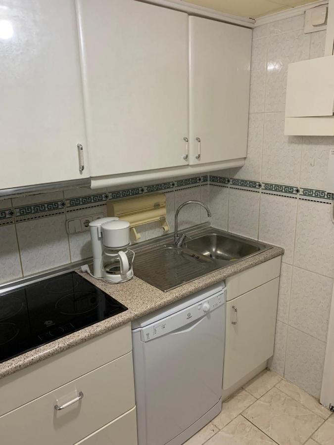 Appartement Premiere Ligne De Mer Avec Piscine Roses Eksteriør billede