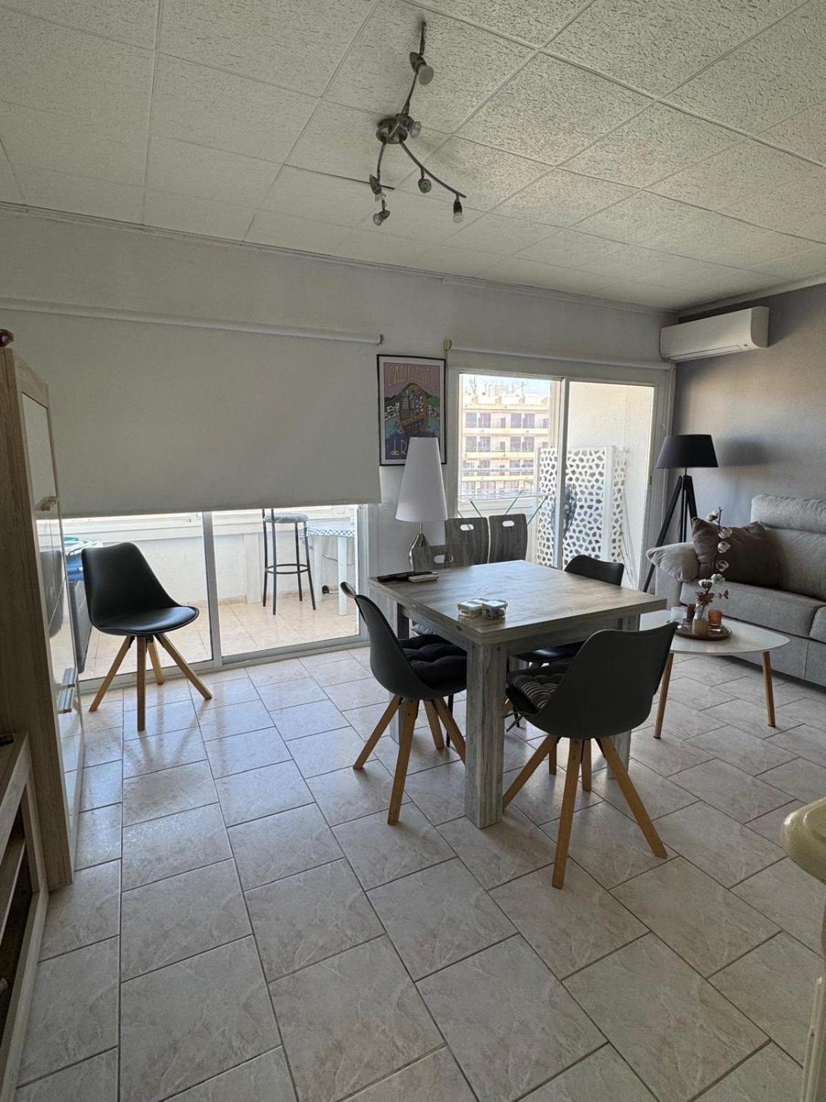 Appartement Premiere Ligne De Mer Avec Piscine Roses Eksteriør billede