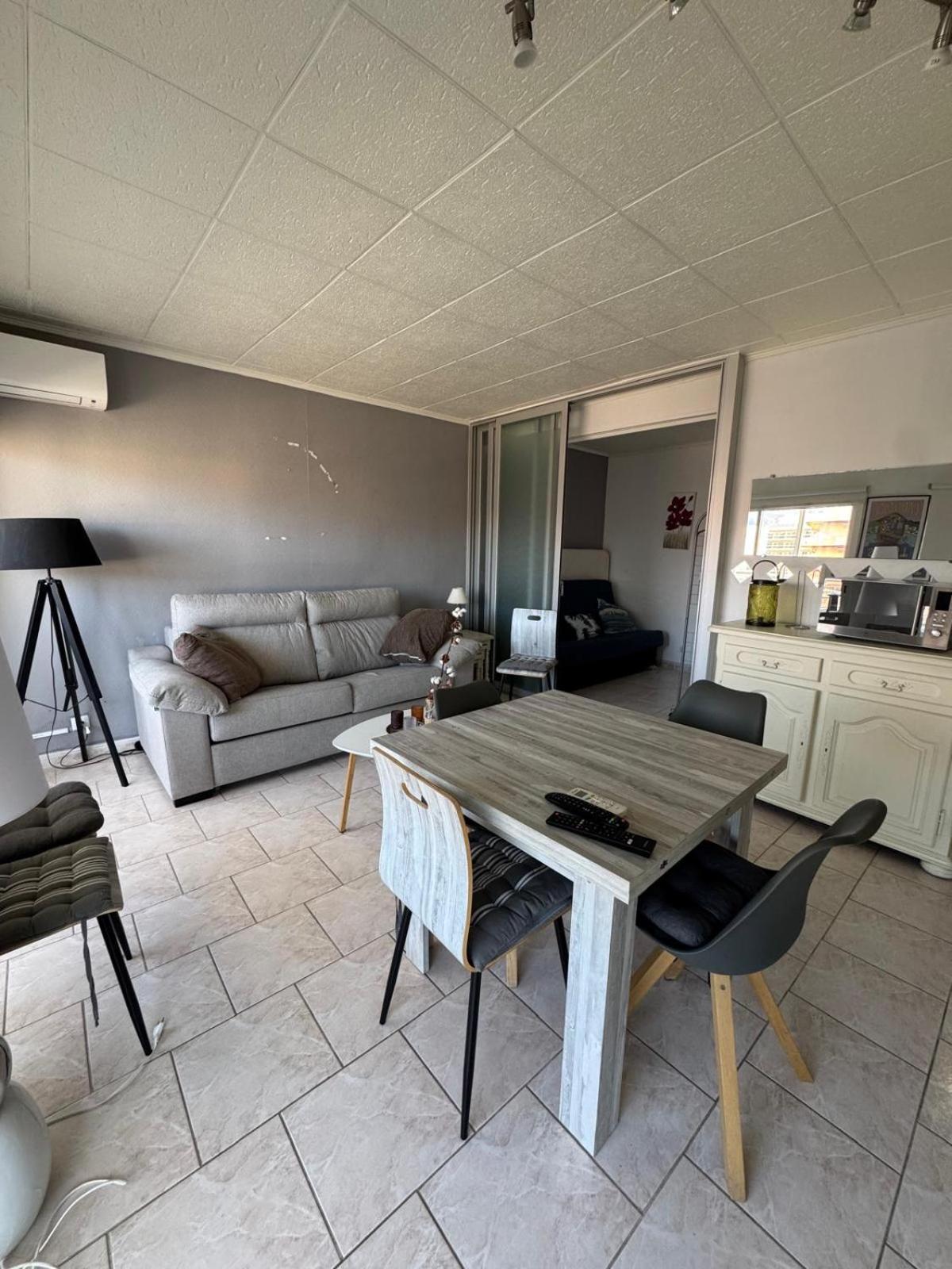 Appartement Premiere Ligne De Mer Avec Piscine Roses Eksteriør billede