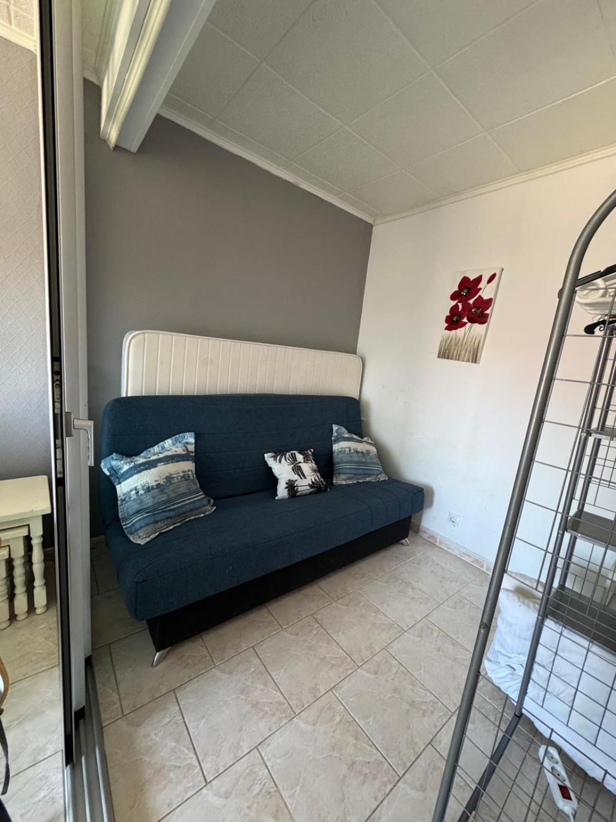Appartement Premiere Ligne De Mer Avec Piscine Roses Eksteriør billede