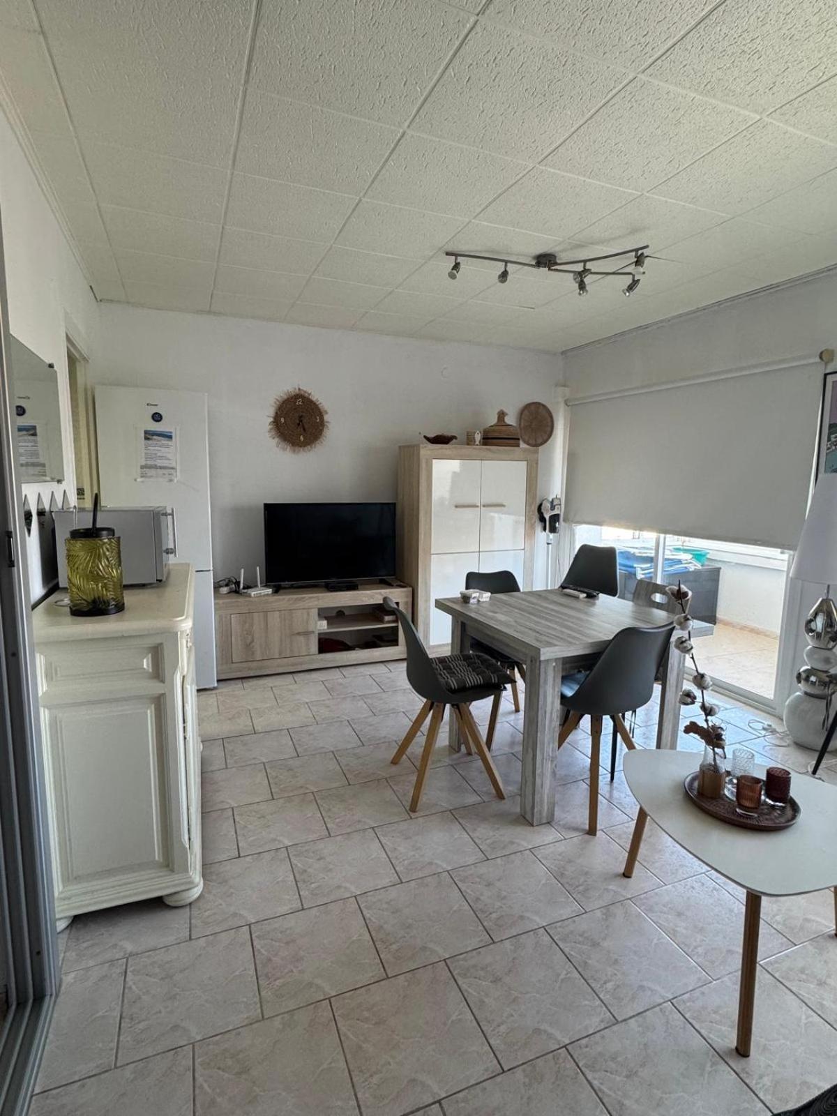 Appartement Premiere Ligne De Mer Avec Piscine Roses Eksteriør billede